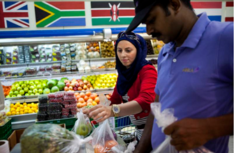 Gulf shoppers trim spending and turn to online retailers to save cash