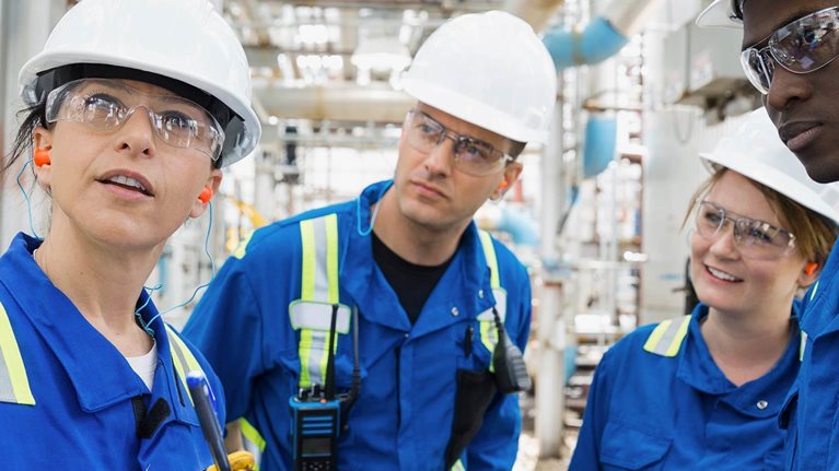 Holding-a-mirror-1536x1536-200-offset_Standard