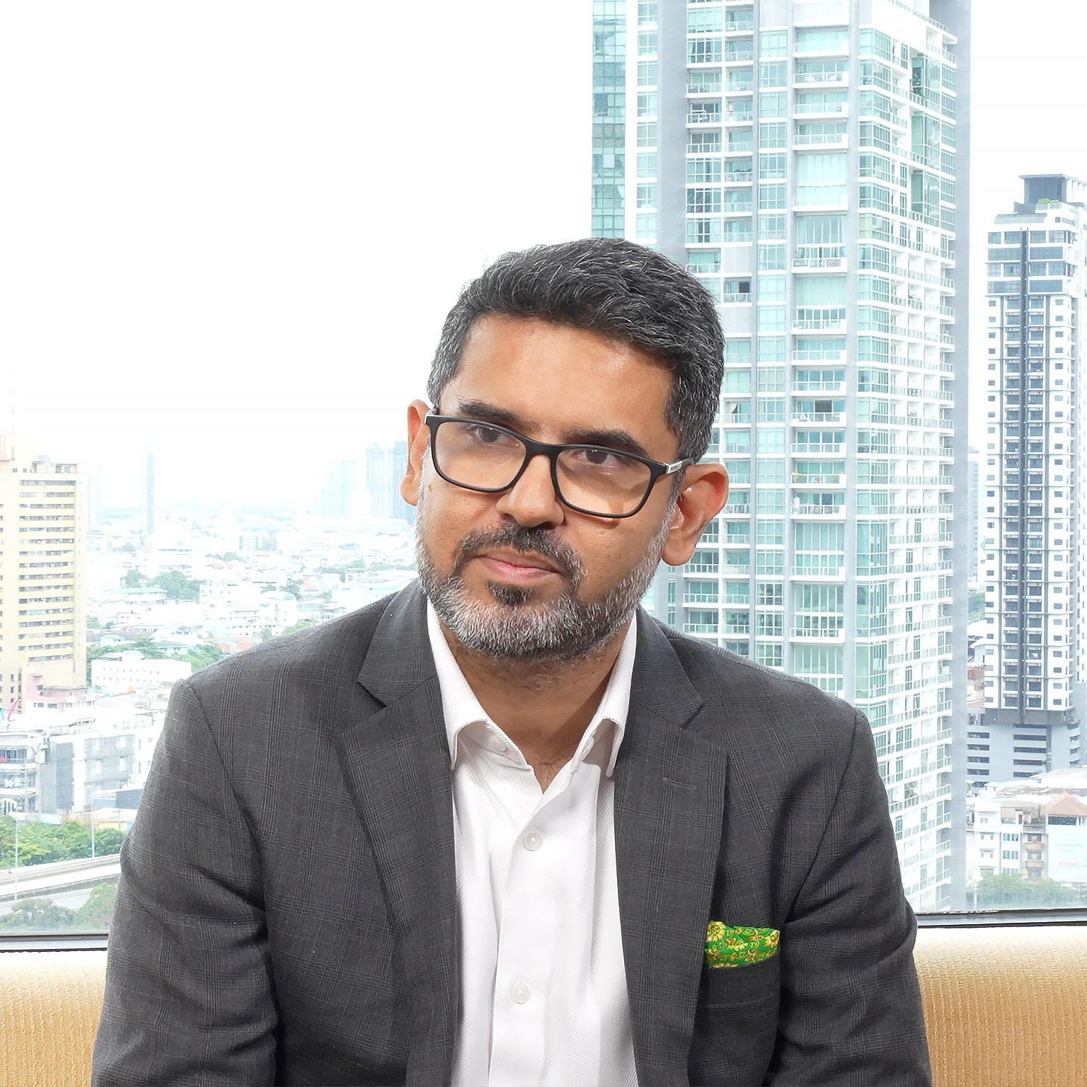 Neelesh Mundra headshot