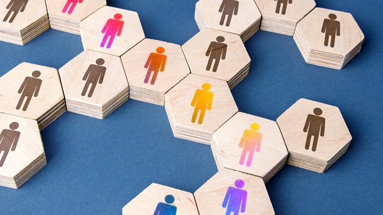 A network or chain of puzzle pieces with people on them