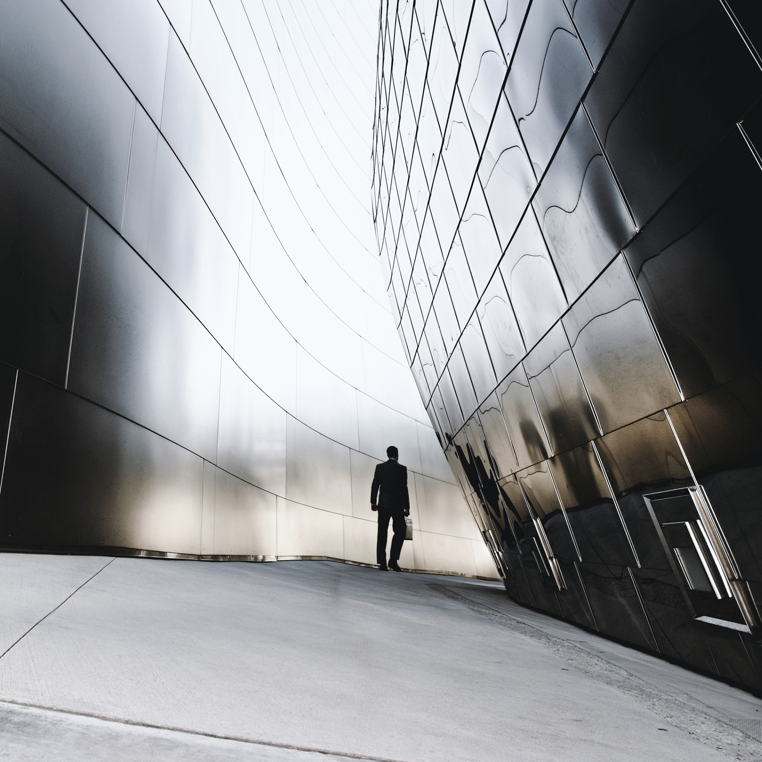 An operating model for the next normal: Lessons from agile organizations in the crisis