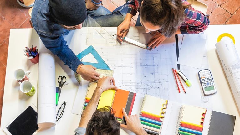 q16_web_caroline-webb_525328447_1536x1536_Original