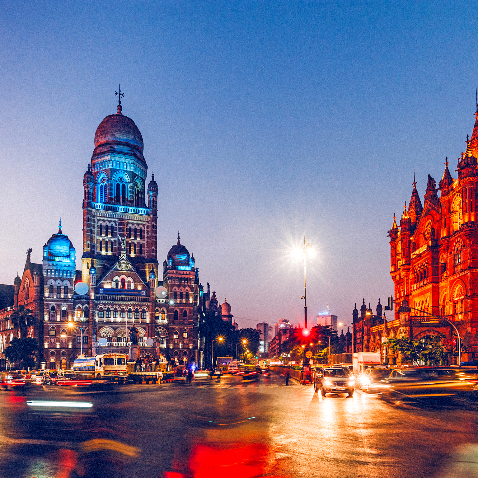 Long exposure shot of Municipal Corporation Building in Mumbai at dusk