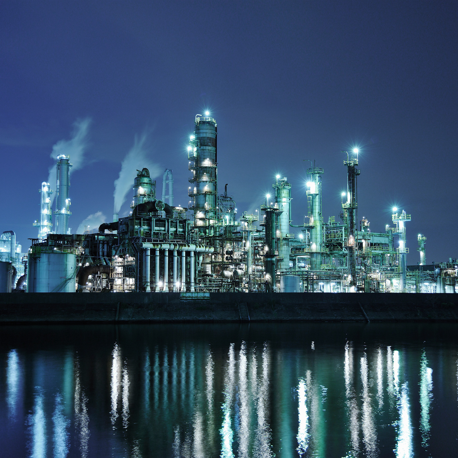 photo night view of power plant