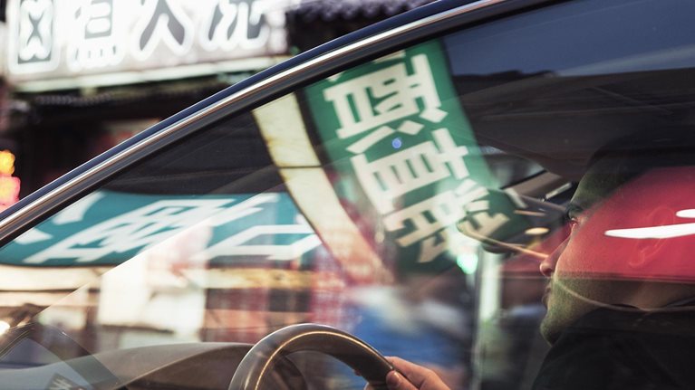 q15_web_lau-china-bytes_186477138_1536x1536_Original